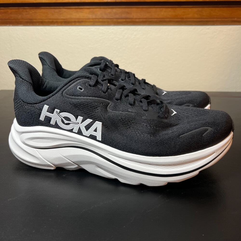 HOKA Clifton 10 Wide Sneakers Running Shoes Men's 11 2E Black White NEW